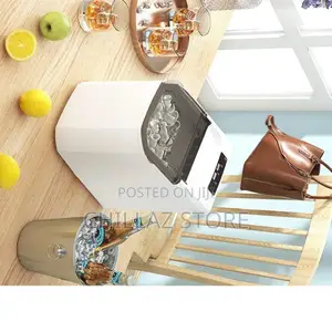 Portable Ice Cube Maker Machine.