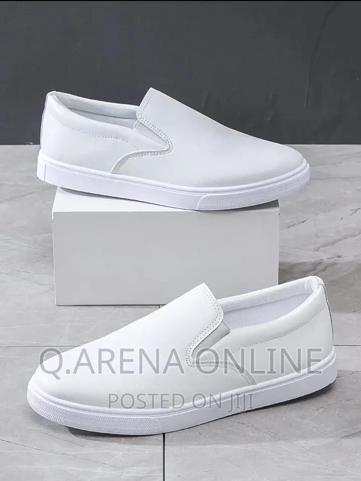 Minimalist Slip on Skate Shoes