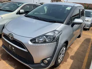 Toyota Sienta 1.5 FWD 2017 Silver