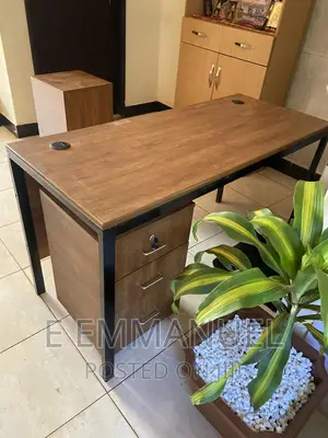 Office Table/ Office Desk/ Office Furniture