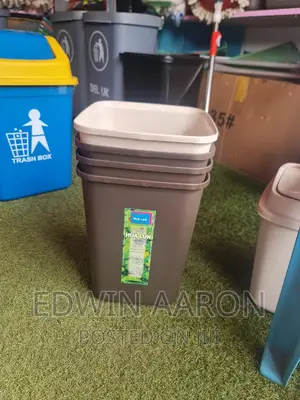 Waste Bin With Swing Lid 8L