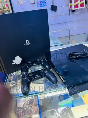 Playstation 4 Standard With One Pad and Fifa