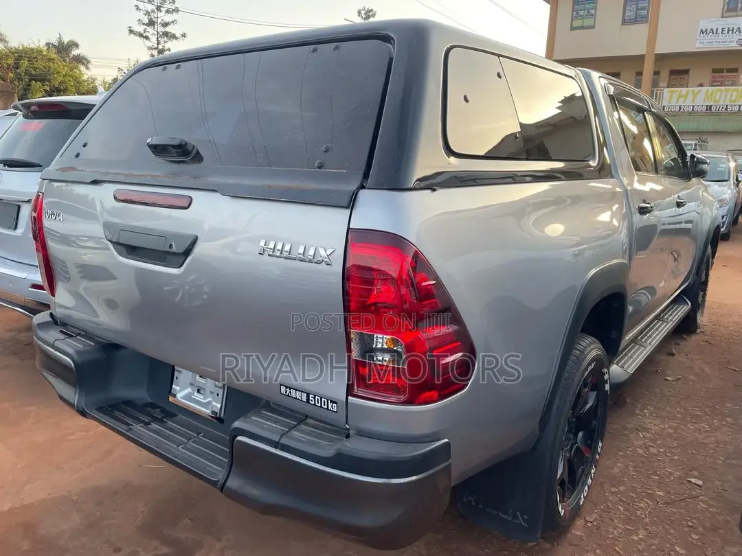 Toyota Hilux 2019 Silver