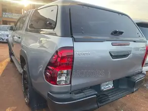 Toyota Hilux 2019 Silver
