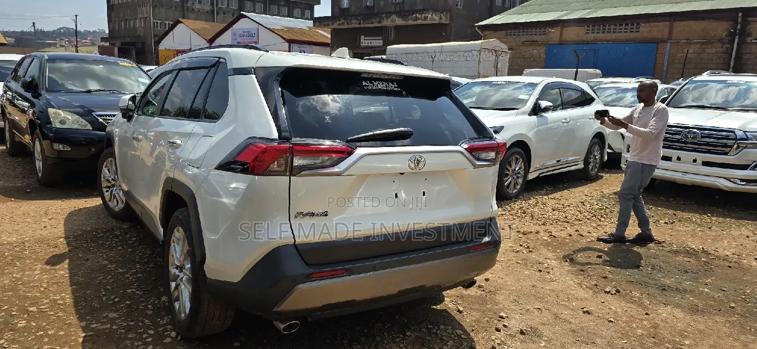 Toyota RAV4 2018 White