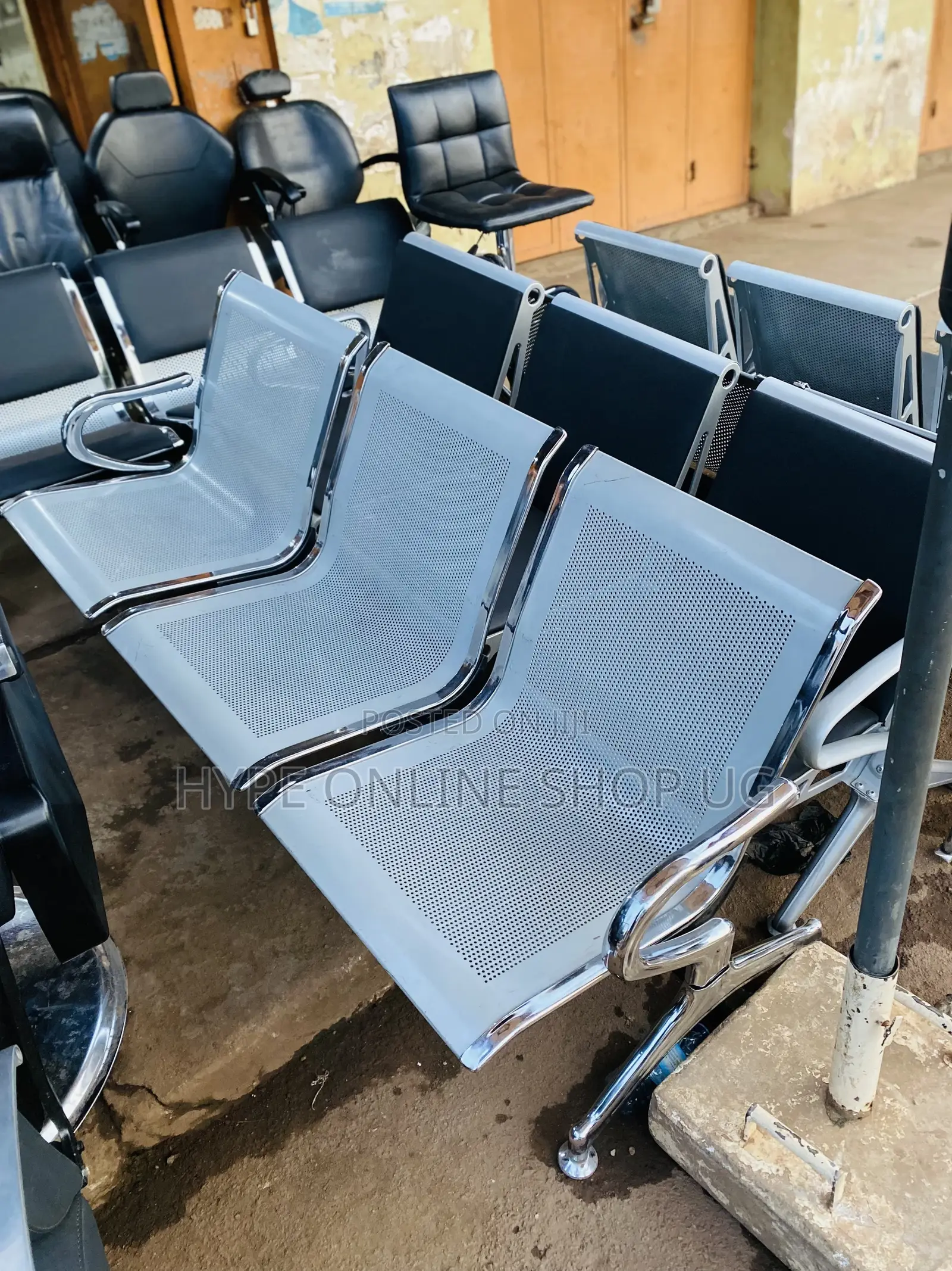 Silver Waiting Sits