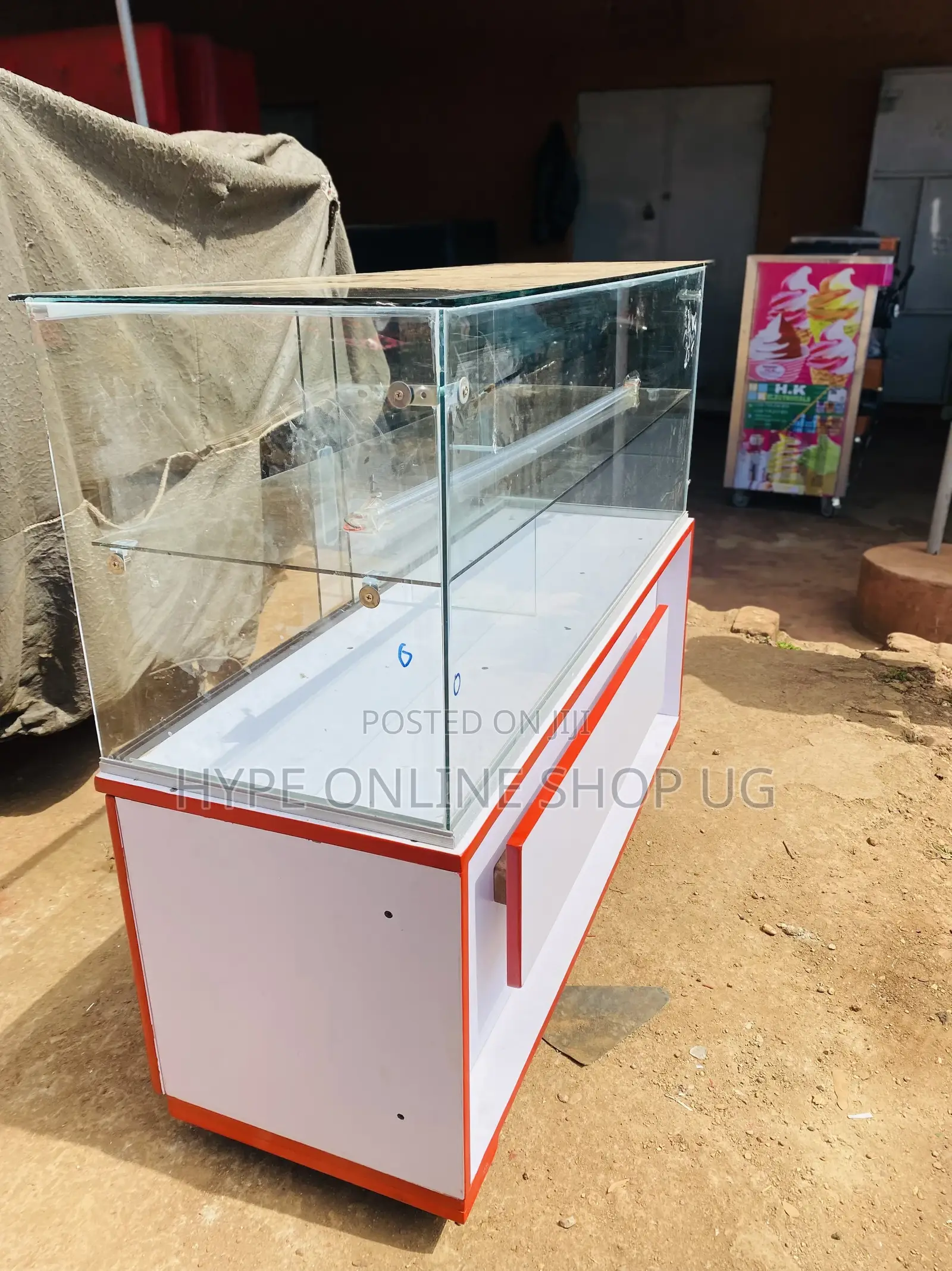 Kings Size Show Case