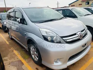 Toyota ISIS 1.8 L G-edition 2WD 2014 Silver