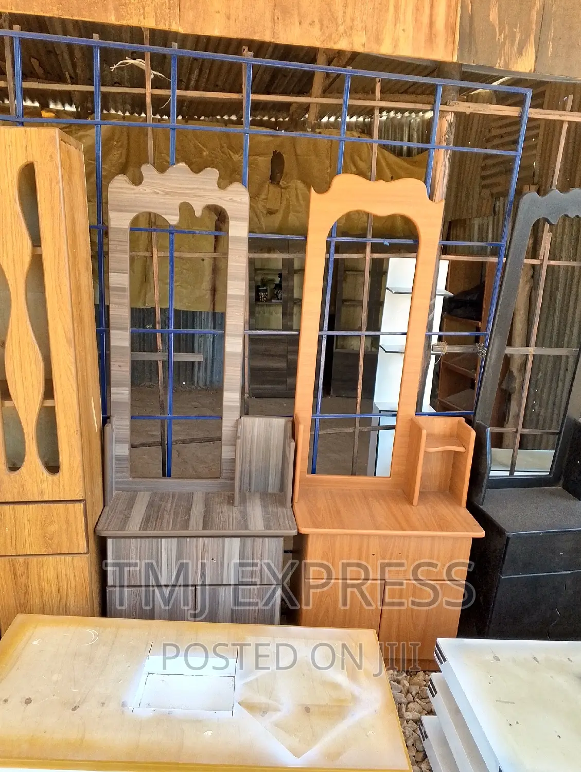 Dressing Mirrors With Wordropes