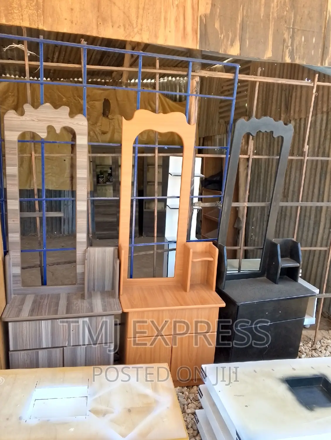 Dressing Mirrors With Wordropes