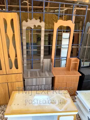 Dressing Mirrors With Wordropes