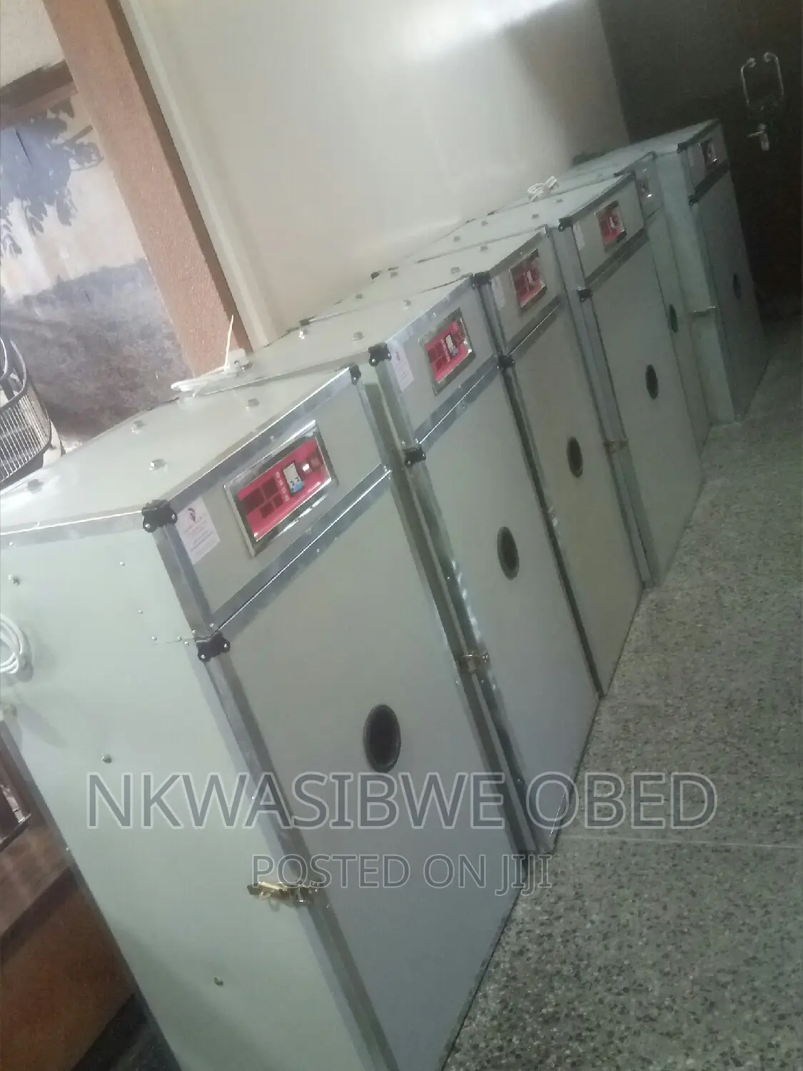 64 Egg Capacity Incubators