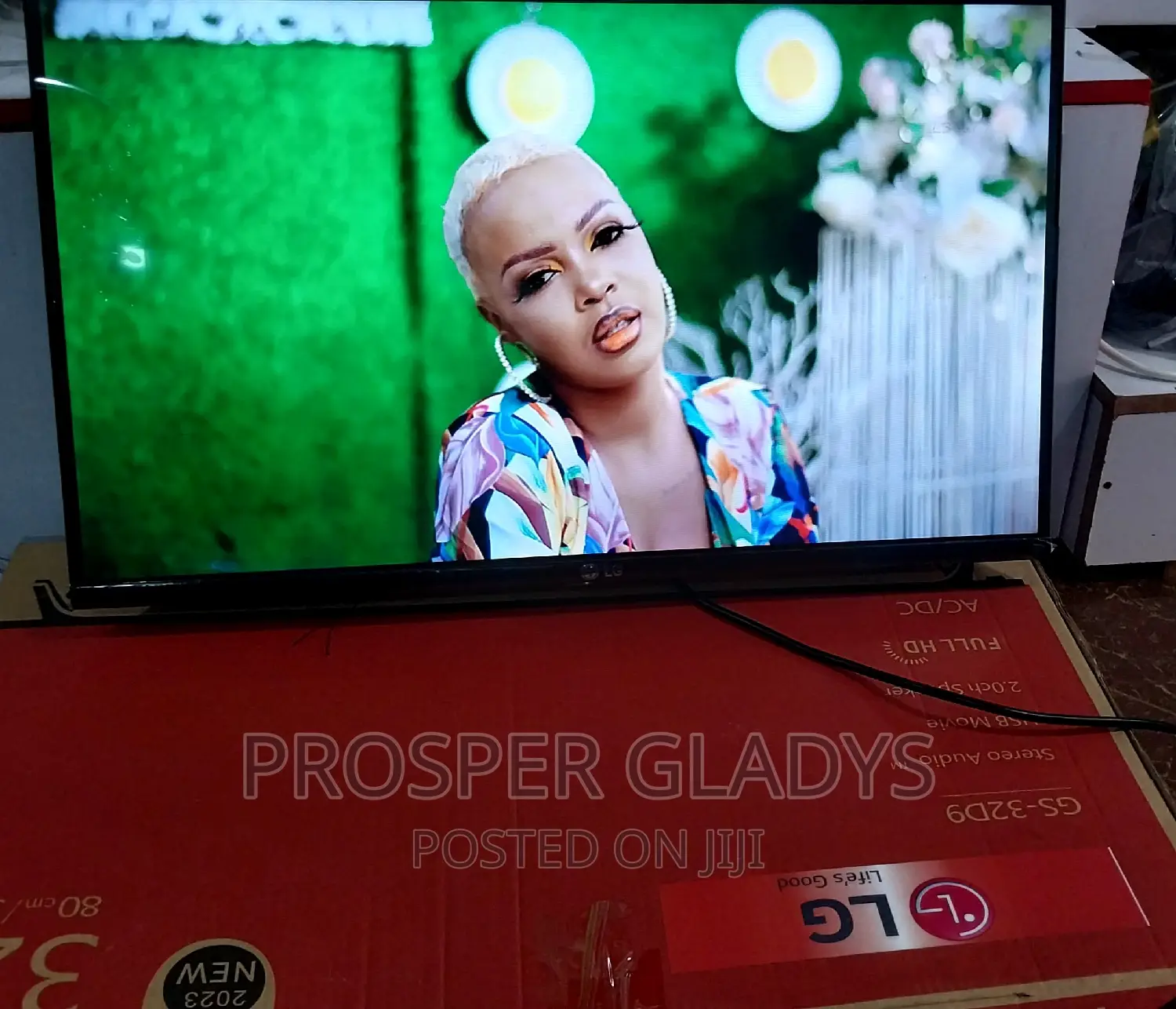 LG 32 Inches Led Digital Flat Screen Flameless.