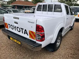 Toyota Hilux 2013 White