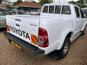 Toyota Hilux 2013 White