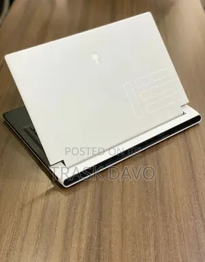 New Laptop Alienware M17x R2 16GB Nvidia SSD 1T