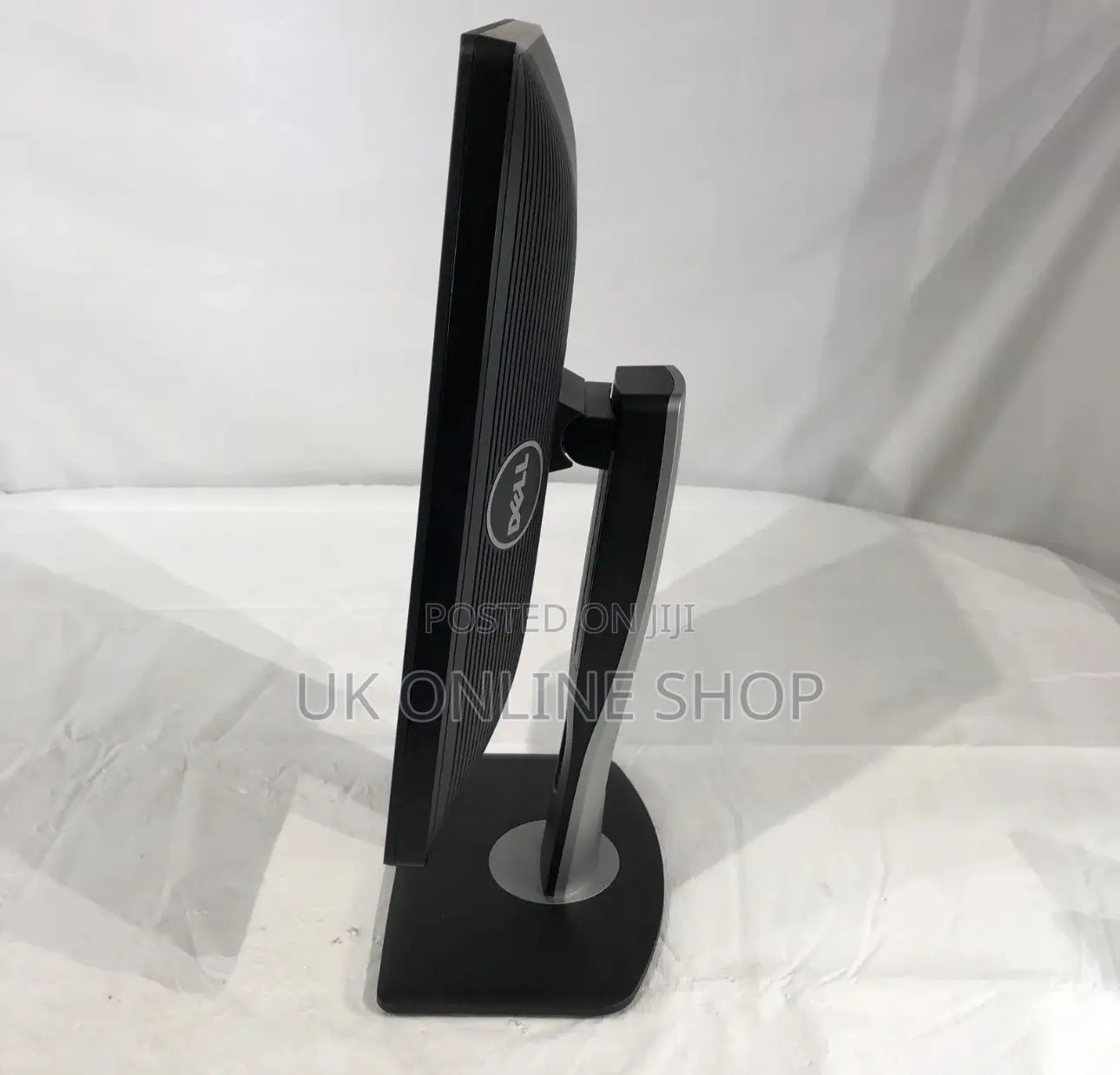 Dell E1913S LED LCD Monitor With Power and VGA Cable