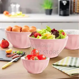 4 Piece Large Plastic Nesting Mixing Bowls With Lids Set