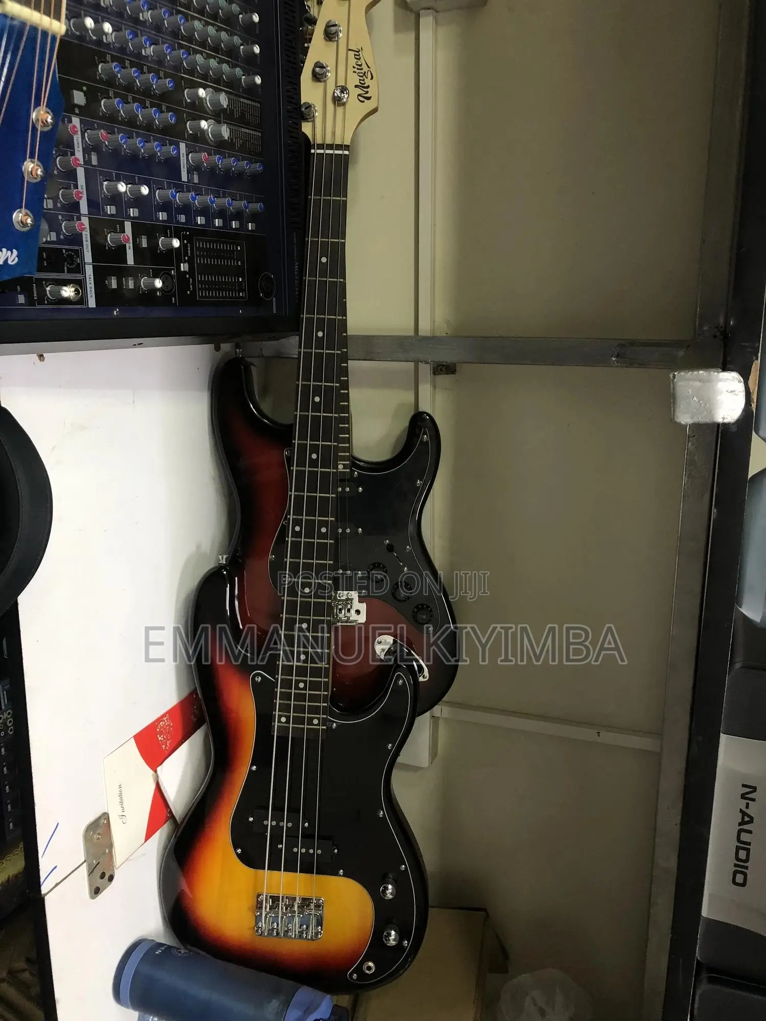 Base Guiter