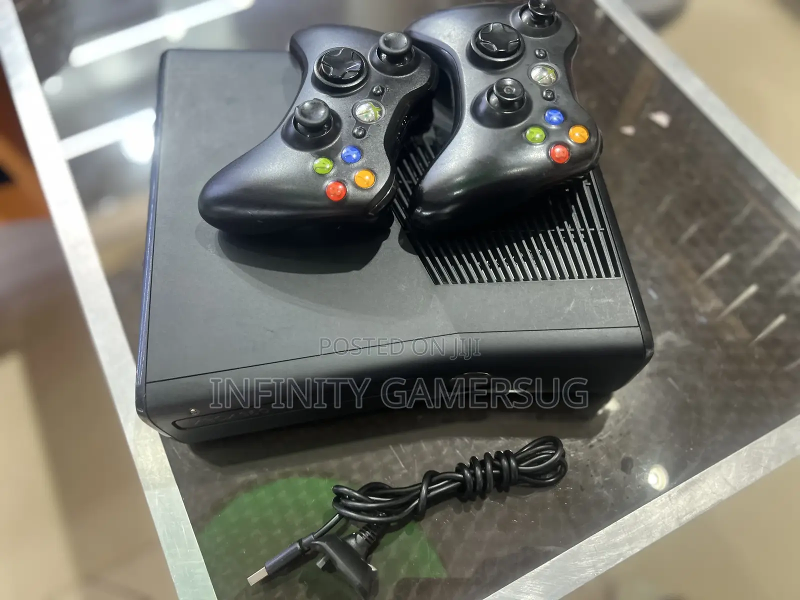 Chipped Xbox 360 Slim