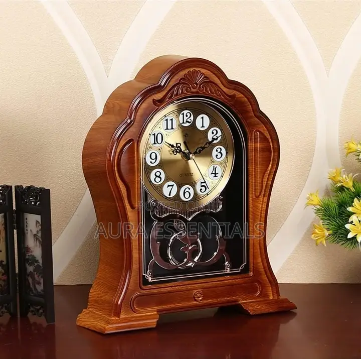 Limitation Solid Wood Clock Table Clock