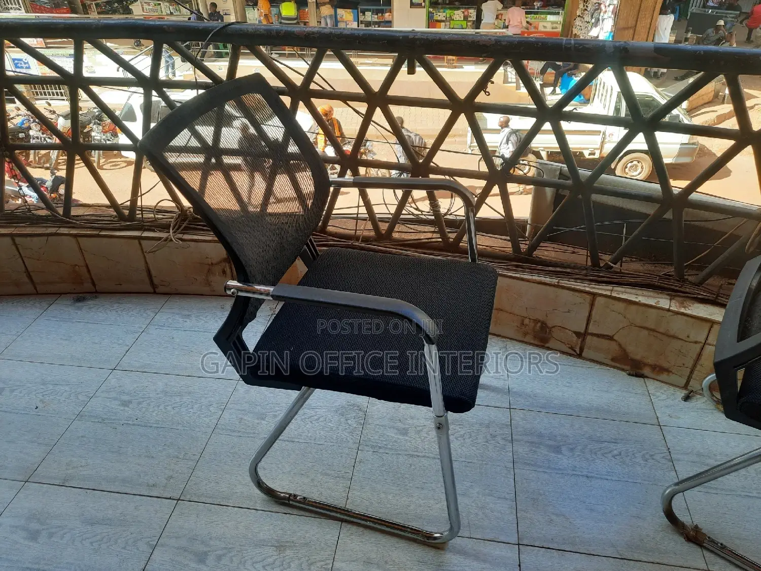 Office Wacting Seat With a Back Mesh