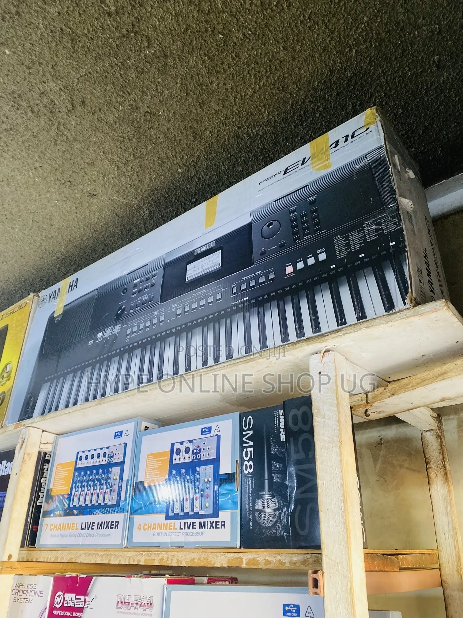 P.S.R.E.W 410 Piano