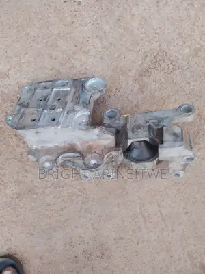 Gear Box Mounting of Nissan Dualis.