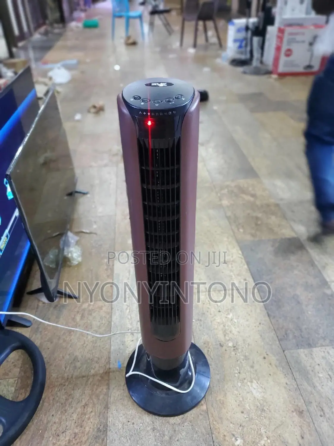 Qiet Oscillating Tower Fan With Remote Control