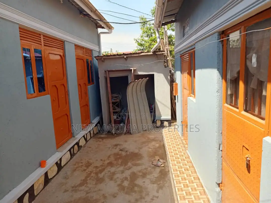 Busy Three Commercial Shops With More Single Onsale Nansana