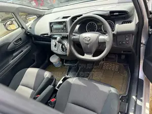 Toyota Wish 2014 Silver