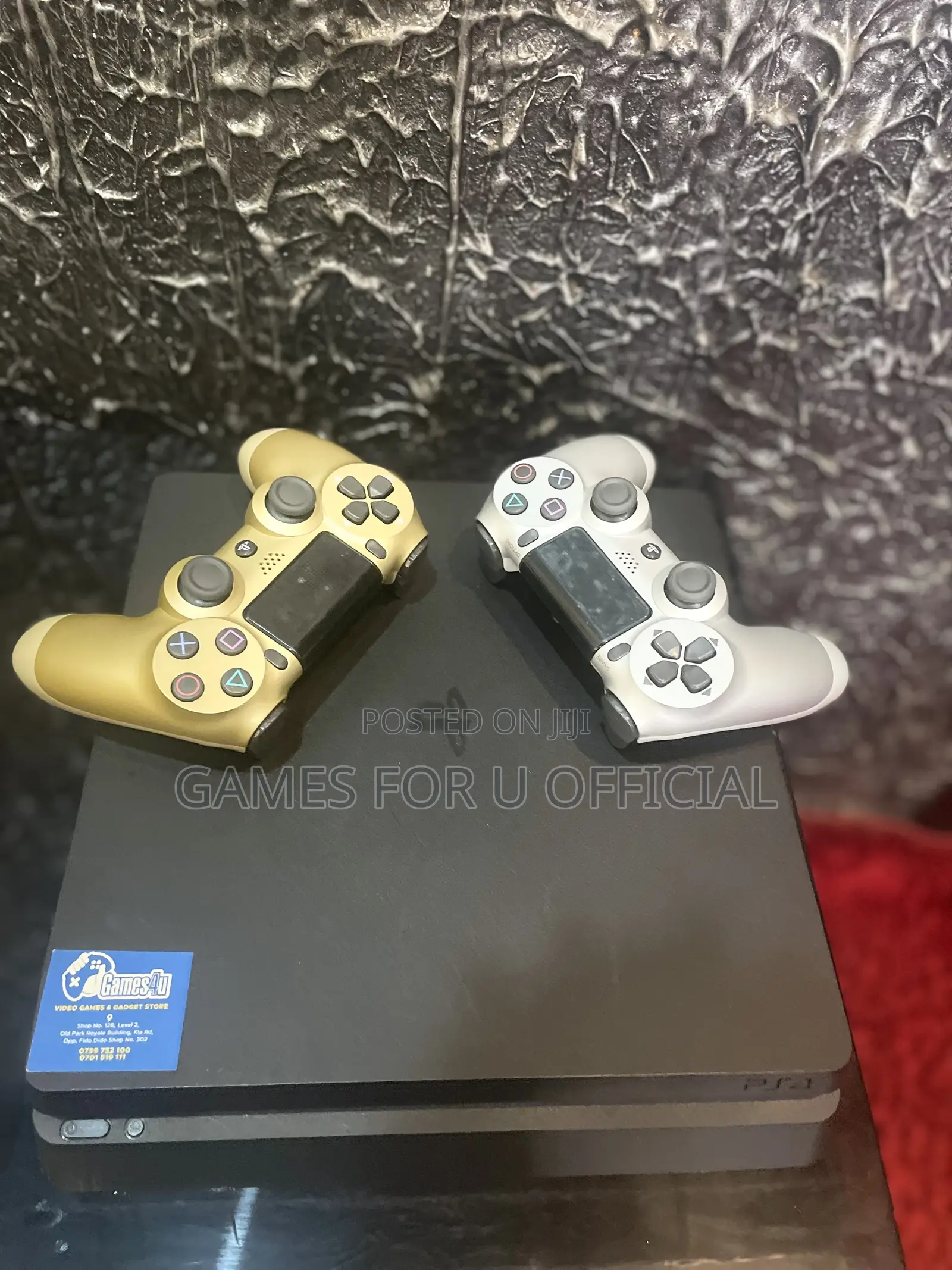 Ps4 Slim Chipped With 2 Controllers $ 6