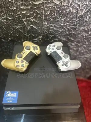 Ps4 Slim Chipped With 2 Controllers $ 6