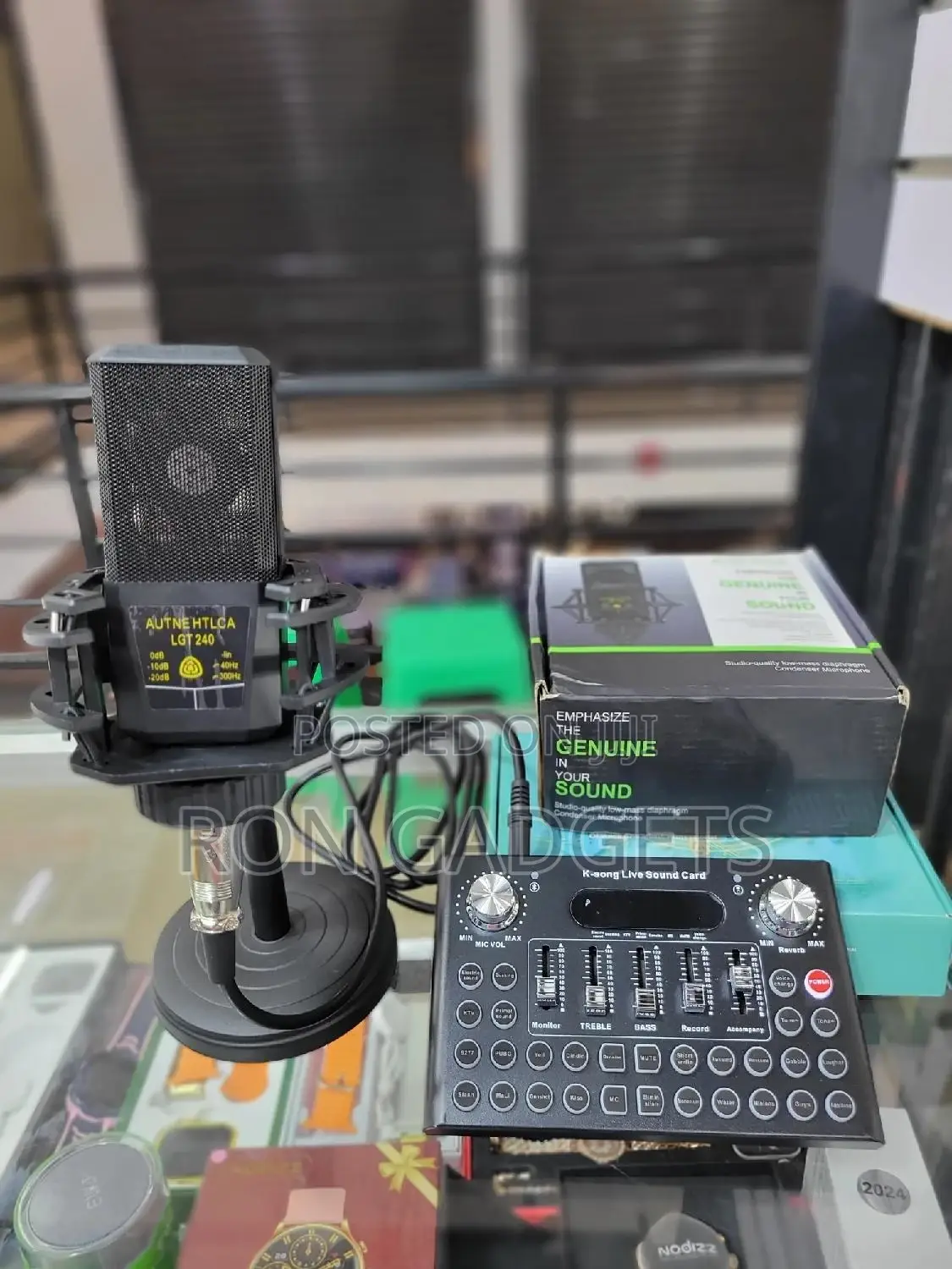 Live Studio Kit (Sound Card + Microphone)