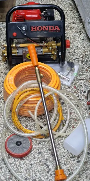 Garden Sprayer/ Power Sprayer With All Accessories