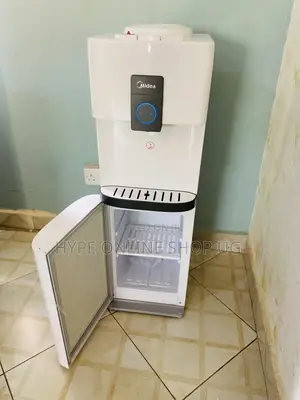 Water Dispenser With a Fridge Ug
