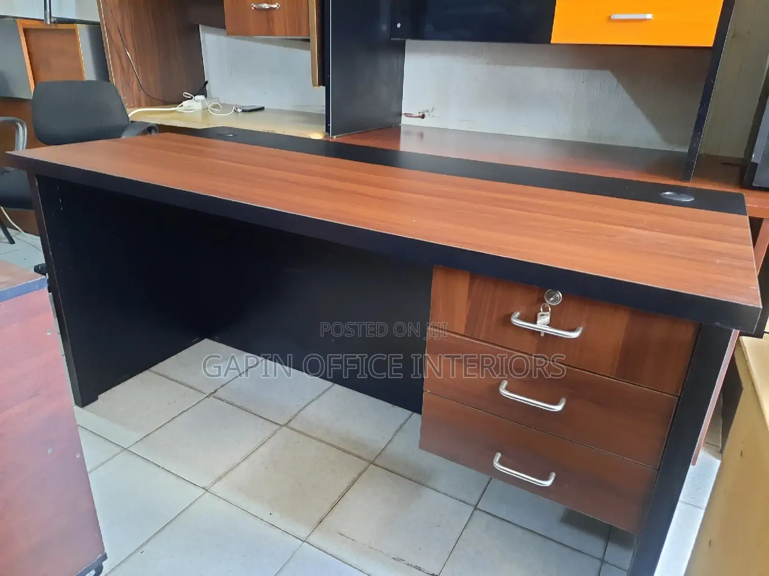 Exexecutive Office Table With L Drawer