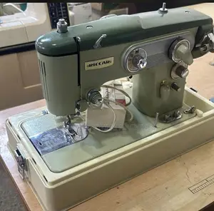 Zigzag Design Sewing Machines With the Stand