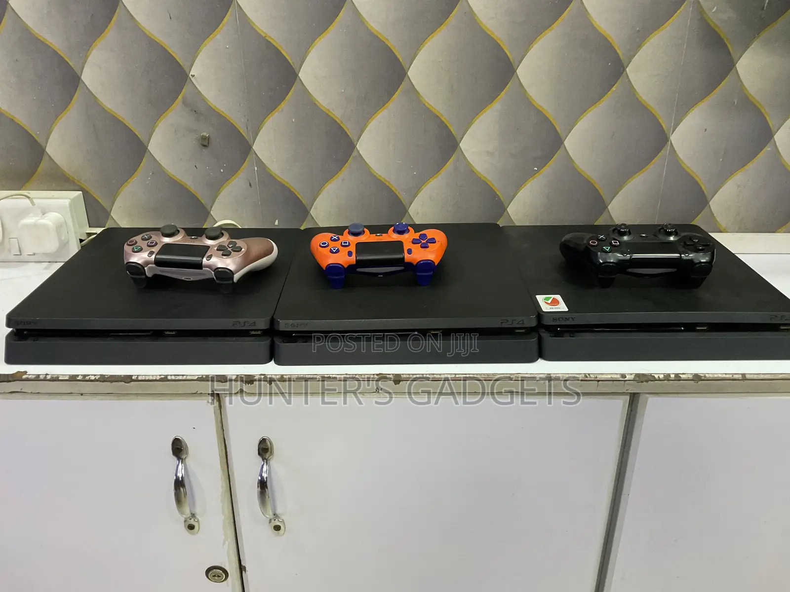 Sony Playstation 4 Slim With 2 Game Controllers Slightly Use