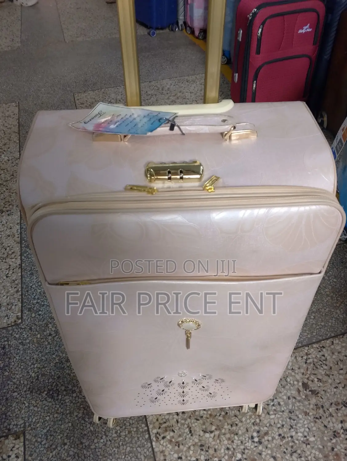 The Noble Classy Suitcase.Leather Gold. Extra Large.( Gold)