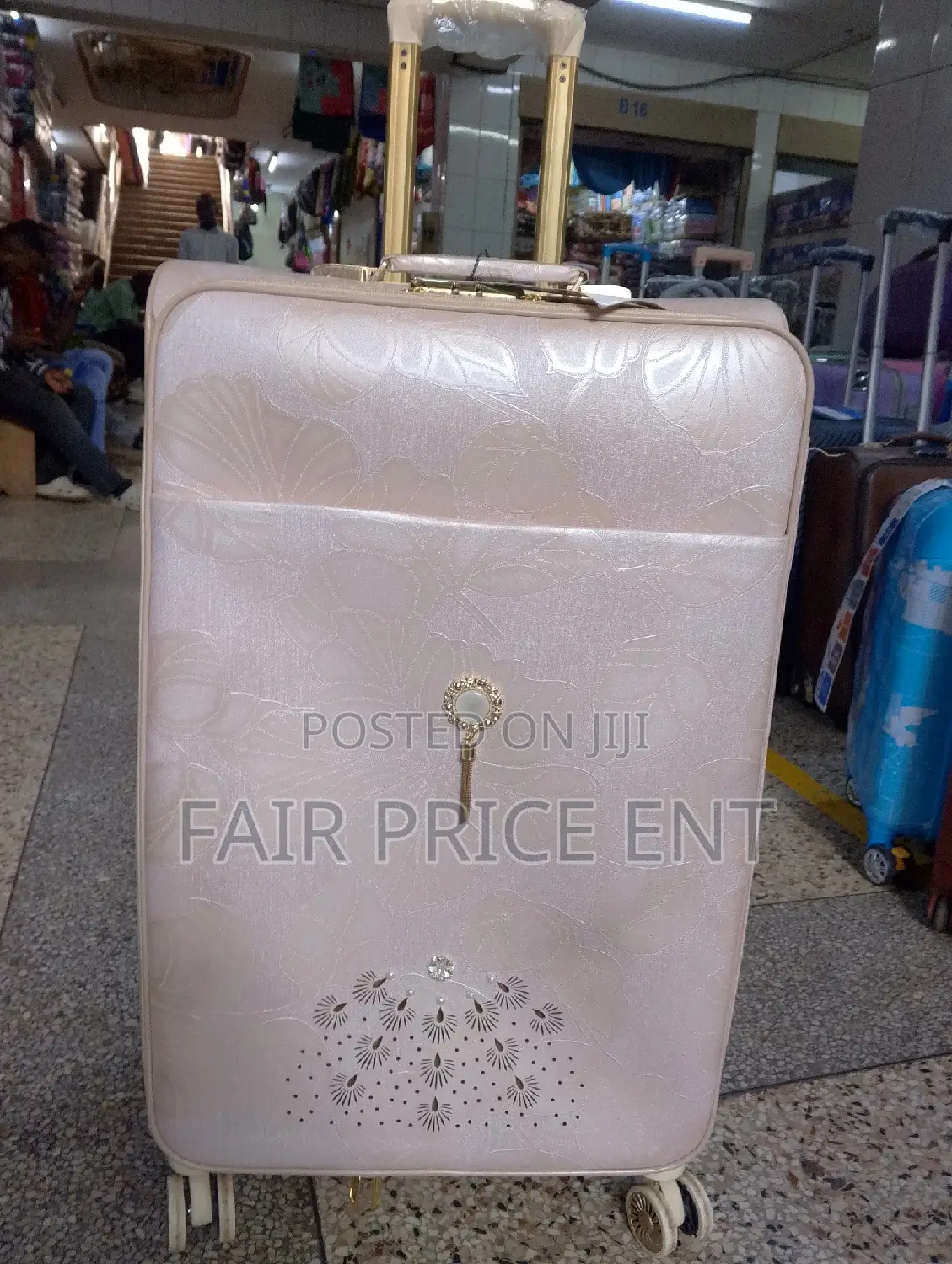 The Noble Classy Suitcase.Leather Gold. Extra Large.( Gold)