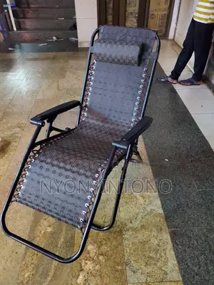 Beach Foldable Chair With Strong Metallic Frame and Cloth.