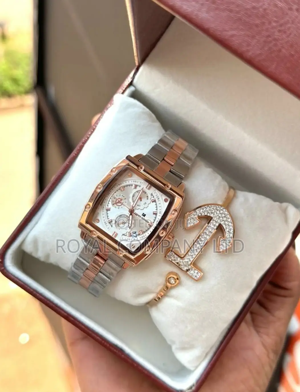 Seven Minute Analog Watch