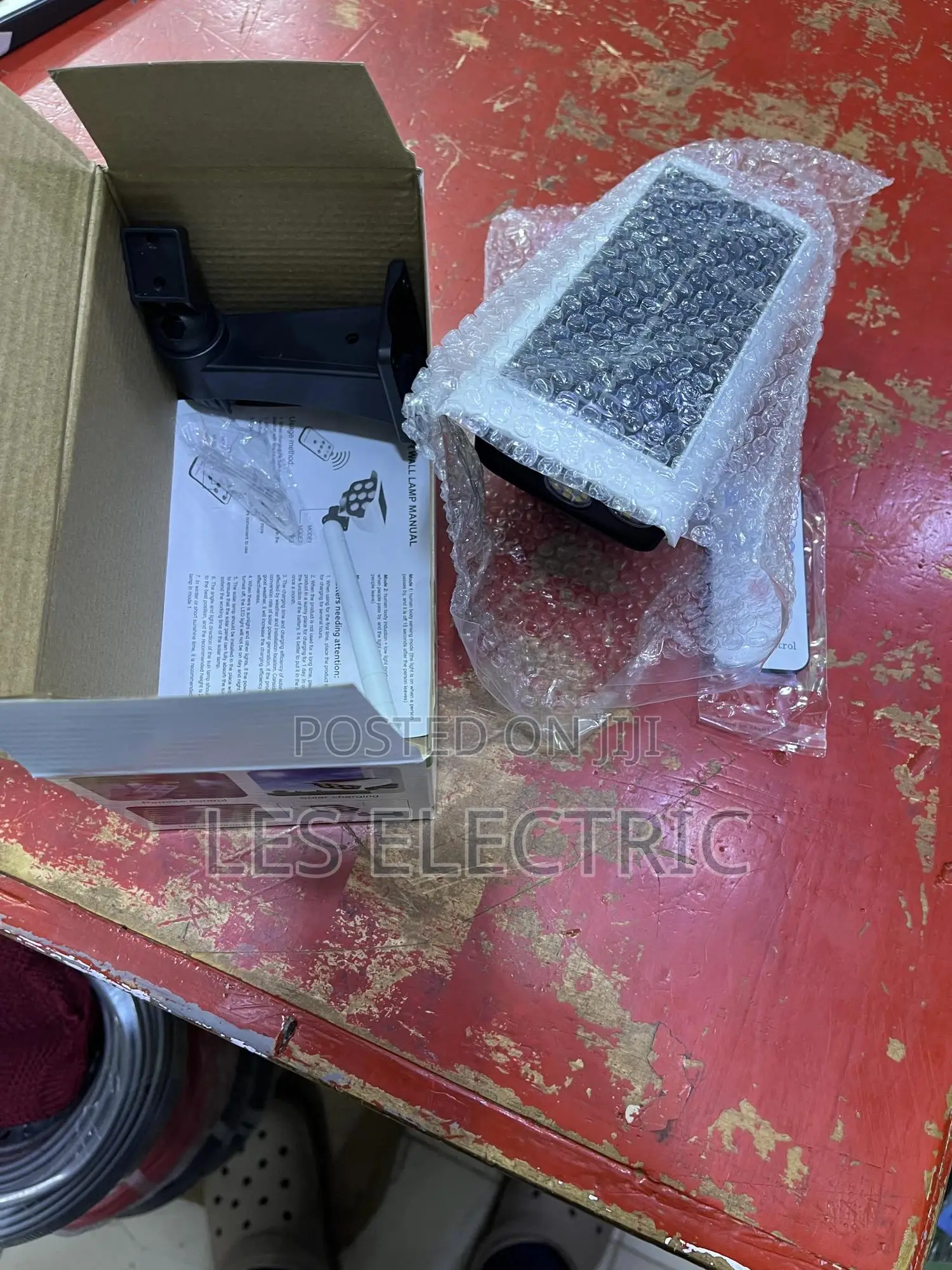 Camera-Like Solar Lamp