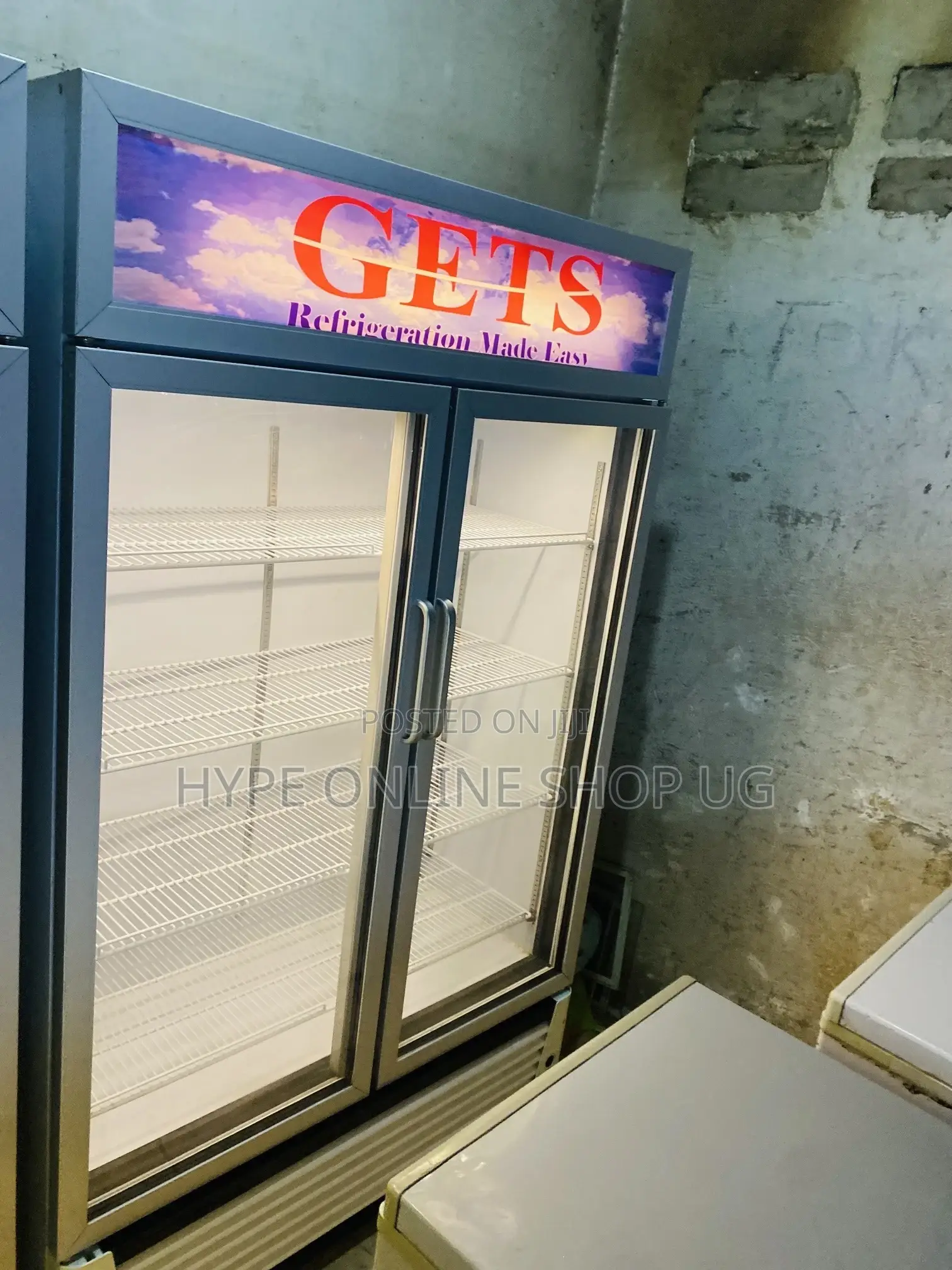 800L Gets Original Display Fridge