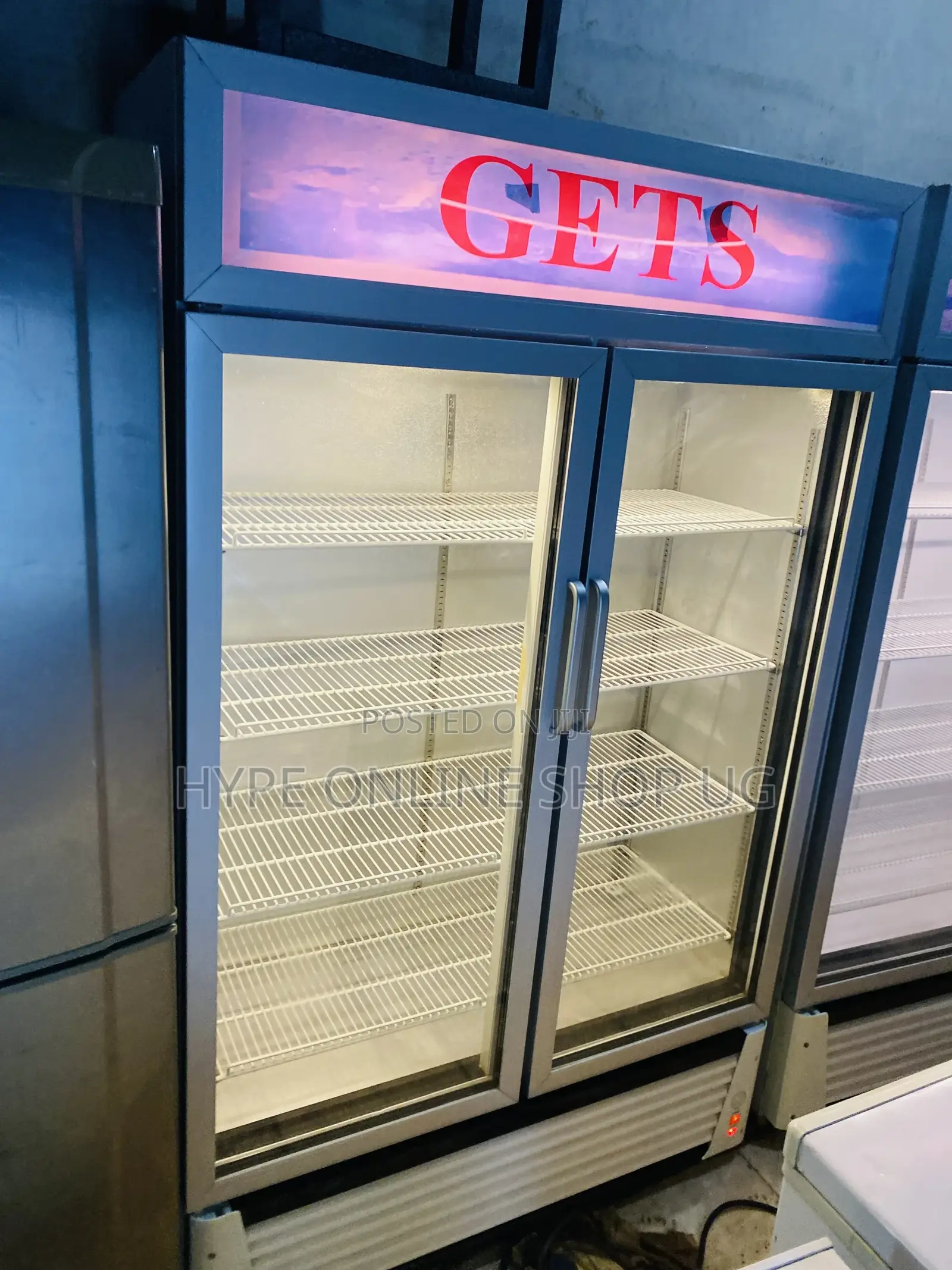 800L Gets Original Display Fridge