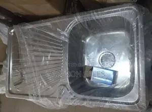 Single Kitchen Sink With a Tray