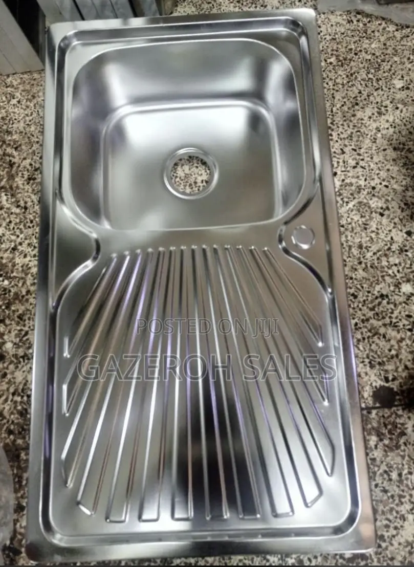 Single Kitchen Sink With a Tray