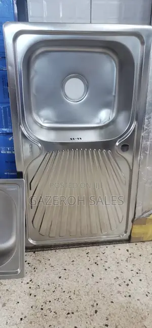 Single Kitchen Sink With a Tray