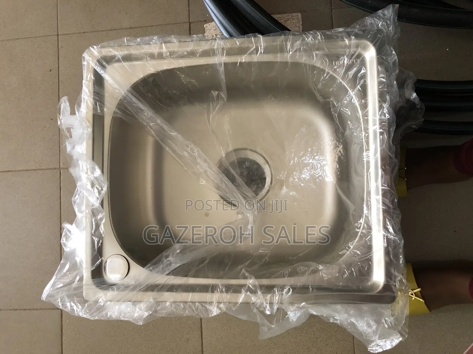 Single Kitchen Sink Without a Tray